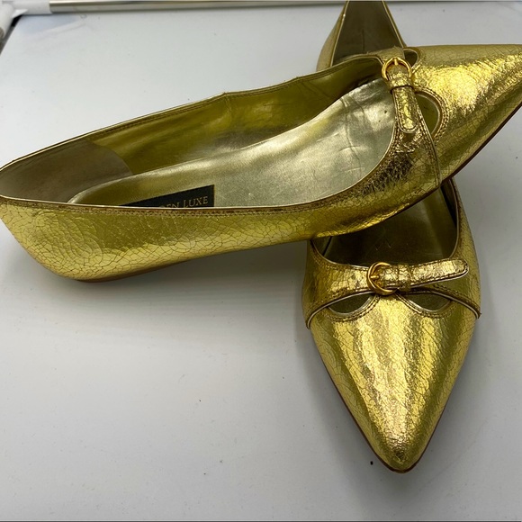Steve Madden Luxe Shoes - Used Crackled Gold Steve Madden Luxe Flats